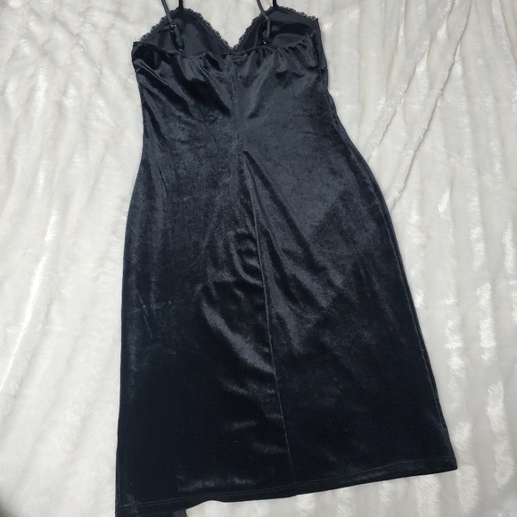 BLACK CRUSHED VELVET LACE LINED FORM FITTING DRESS! - Picture 14 of 14